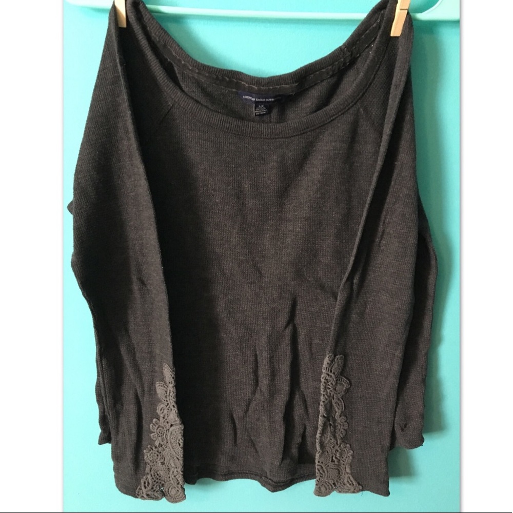 3/4 length sleeve American Eagle Gray Shirt!